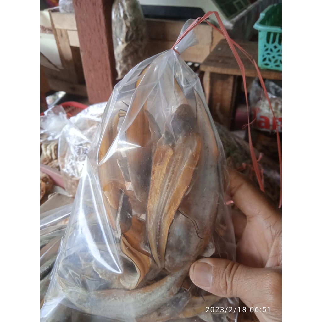 

Ikan asin serba Rp. 10.000,--