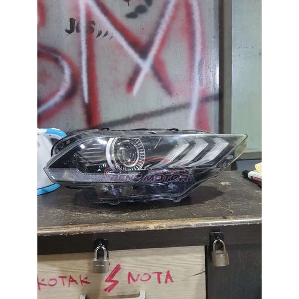 Headlamp Ford Mustang