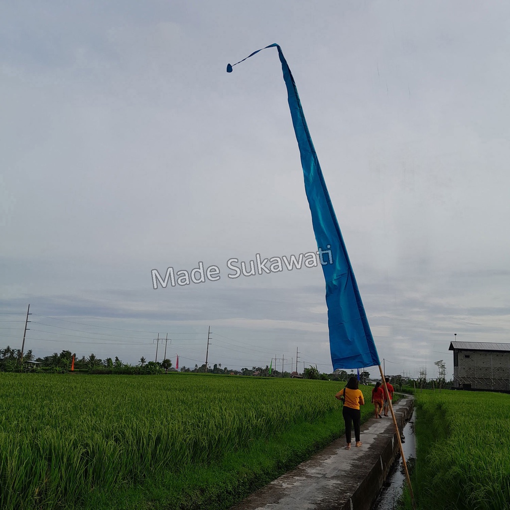 Umbul-Umbul khas Bali 4 Meter 3 meter hanya kain umbul hiasan dekorasi tanpa tangkai