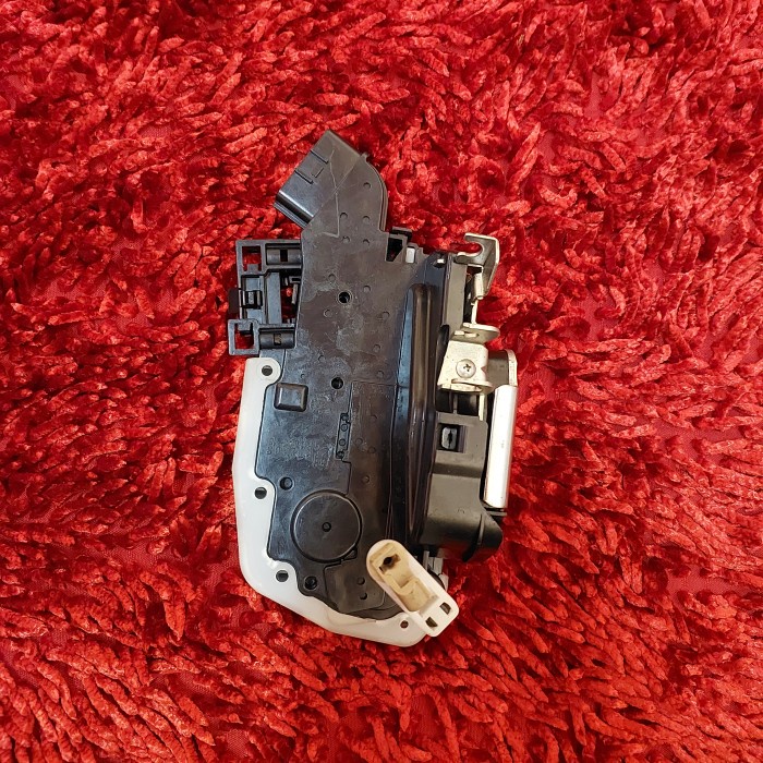 Doorlock Nissan Grand Livina Pintu Depan Kanan Original ORIGINAL