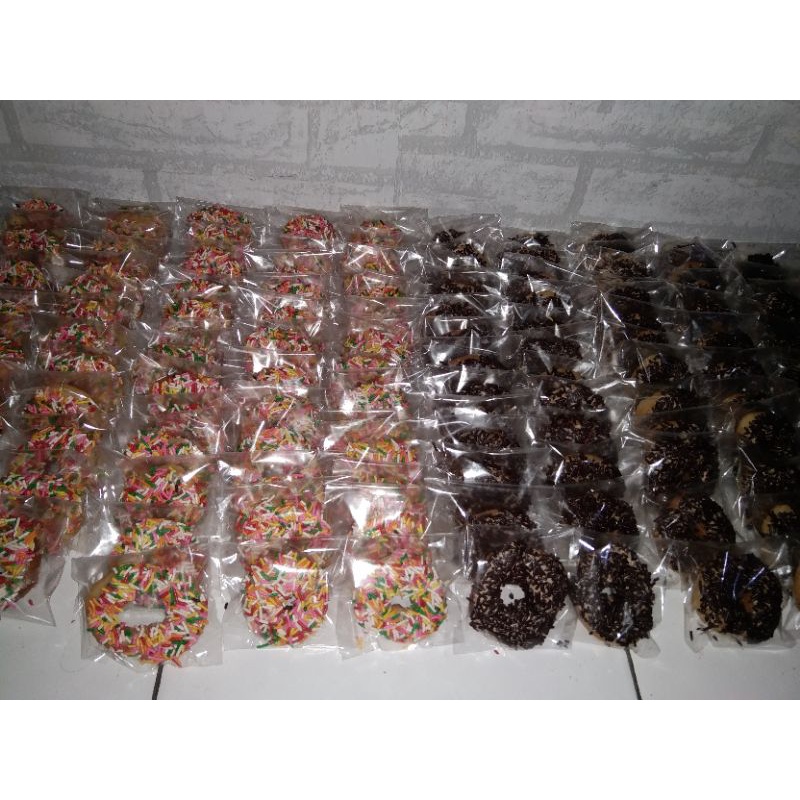 

DONAT CERES COKLAT /MESSES COKLAT/ DONAT MESSES WARNA WARNI TERLARIS !!