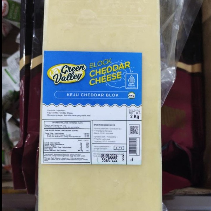 

Cheddar Cheese Block Green Valley / Keju Cheddar Green Valley - Repack 1Kg
