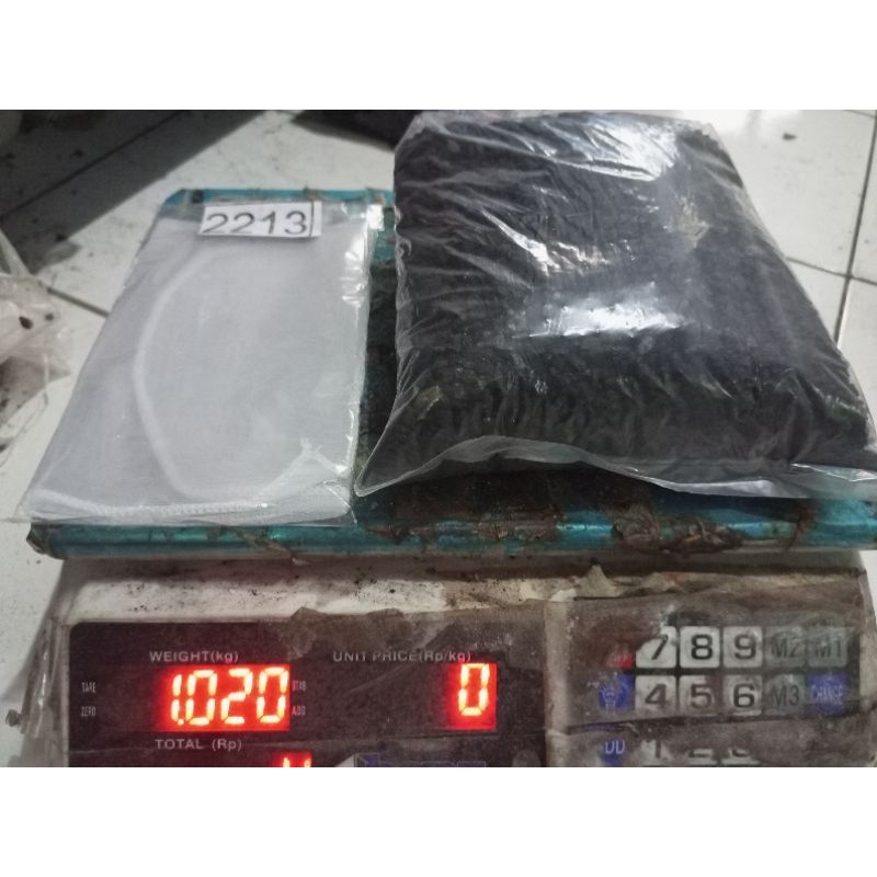 Karbon aktif 1 kg + kantong / karbon aktif / media filter / filter aquarium / filter kolam ikan / filter