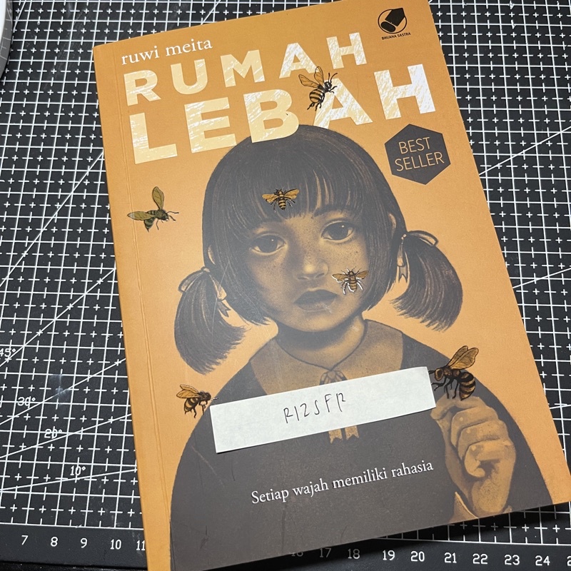 BOOKED Preloved Shatter Me