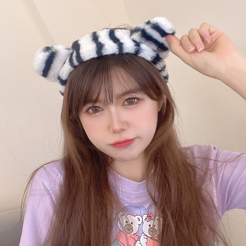 Bando Bandana Korea Style Ikat kepala stroberi tiga dimensi yang lucu Wanita Aksesoris / Bando Karakter Telinga Bear Lucu Korea Headband Bandana Ikat Kepala Cuci Muka Wanita Beruang Stroberi Mewah Ikat Kepala Jepit Rambut