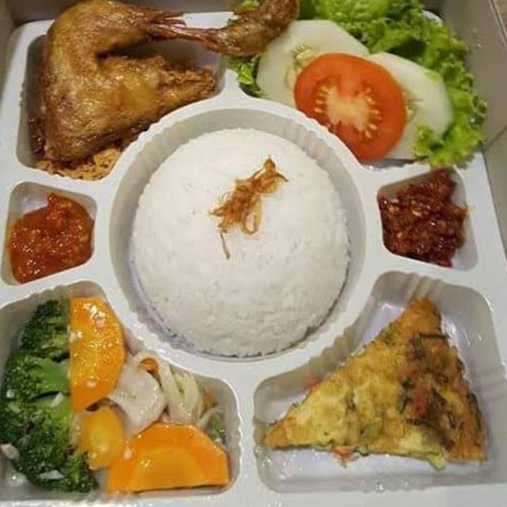 

Terbaru Nasi Box Paket Mewah Halal Higienis Murah dan Terjangkau