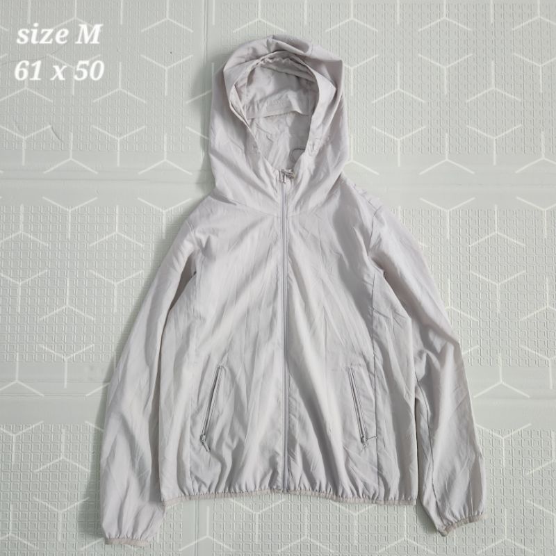 pocketable lightweight jacket uniqlo
