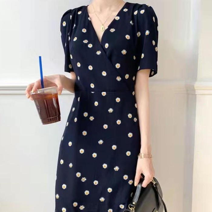 

Terlaris Cutting Dress Maxi Lengan Pendek Bahan Sifon Motif Gaya Korea Untuk Musim