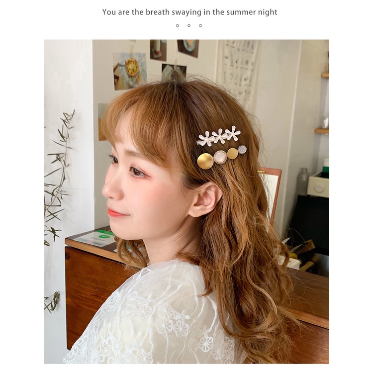 Jepit / Pin / Klip Model Korea Retro Unik Asthetic Jepitan Aksesoris Rambut Wanita Jepit Poni Elegan Manis Imut Model Mutiara Manik Monte Untuk Pesta Casual Korean Hairpin elegant bangs seaside clip word clip headdress female