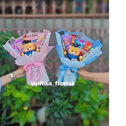 

♪ Buket Wisuda / Buket Boneka Wisuda / Buket Graduation / Buket Snack Wisuda / Hadiah Wisuda ☜