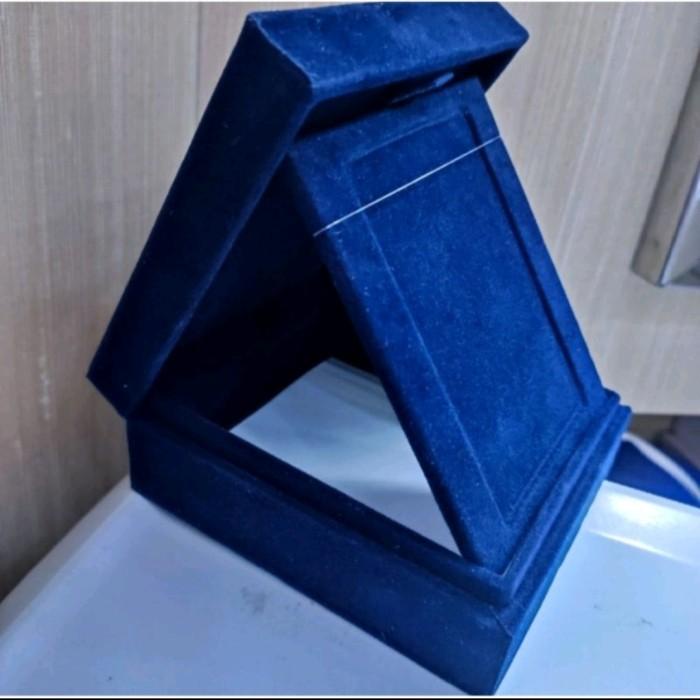 

Kotak Logam Mulia/ Box Logam Mulia Bludru/ Box Bludru Premium 056