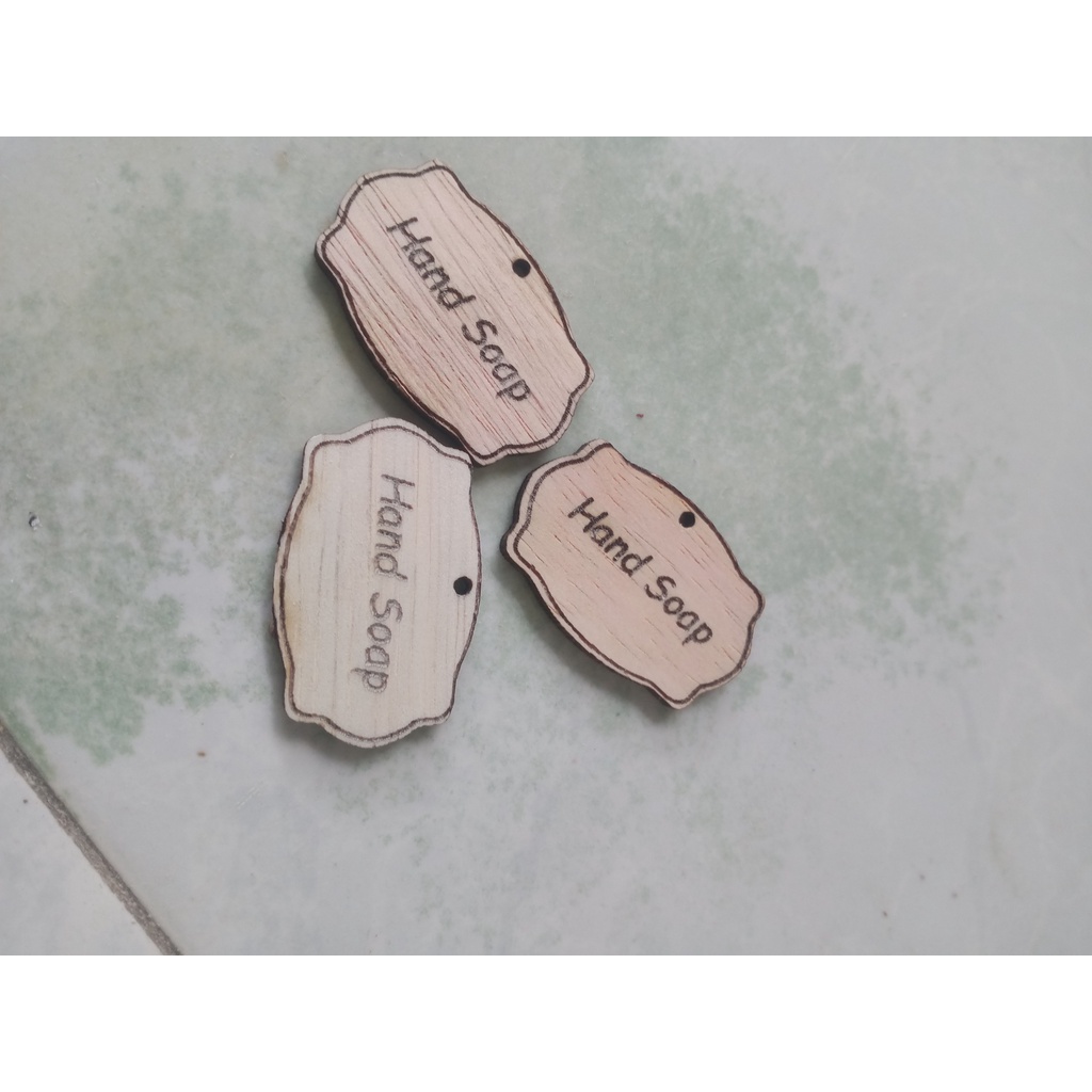 

Label Kayu Grafir Dan Cutting Custom Hangtag PO