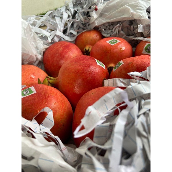 

Buah delima merah fresh import (1Buah)