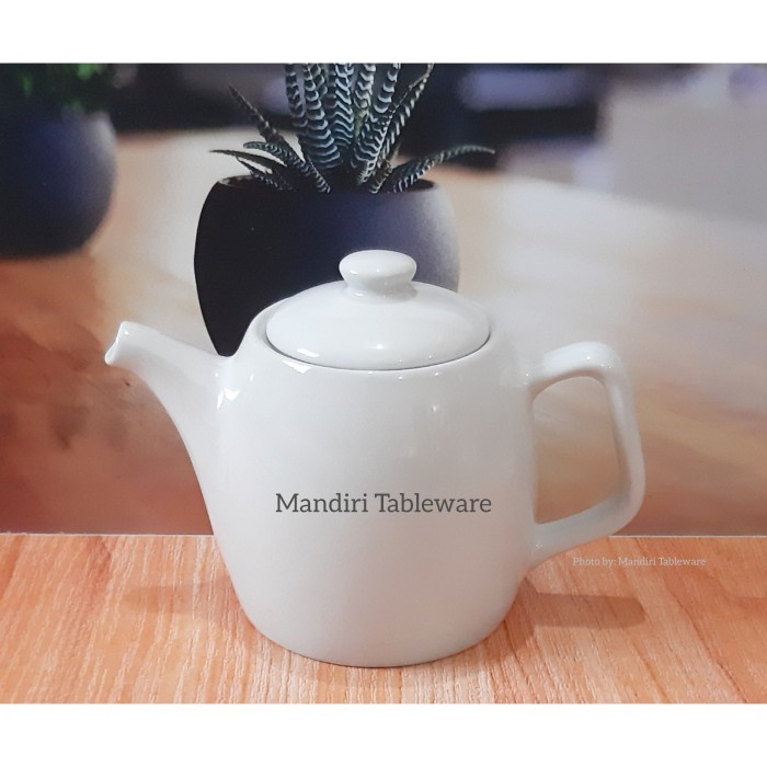 Minum Teko Keramik Tea Pot Putih Polos Volume: 700 Ml