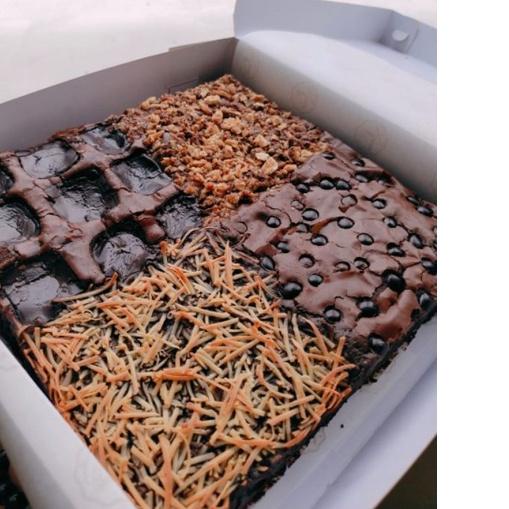 

☀ Big Size - Four Topings Fudgy Brownies ☚