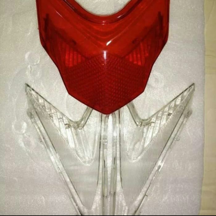 REFLEKTOR LAMPU STOP BELAKANG VARIO 125 FI LAMA OLD