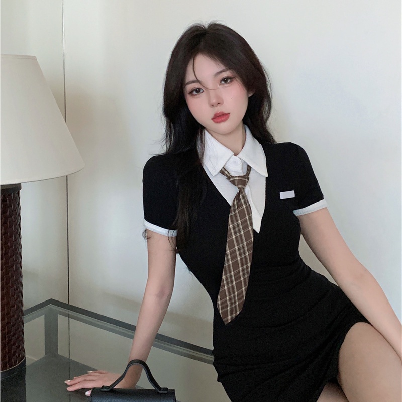 Red Gaya keinginan murni hot girl splicing gaun palsu dua potong kerah polo musim panas 2023 celah pinggang pinggang menampilkan tas tipis pinggul rok