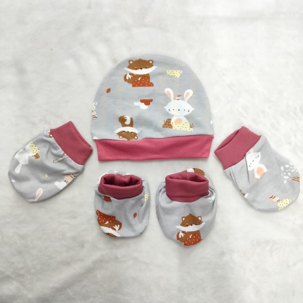 Topi Set Baby Lucky New Born Motif (Sarung Tangan &amp; Kaki) 1pcs