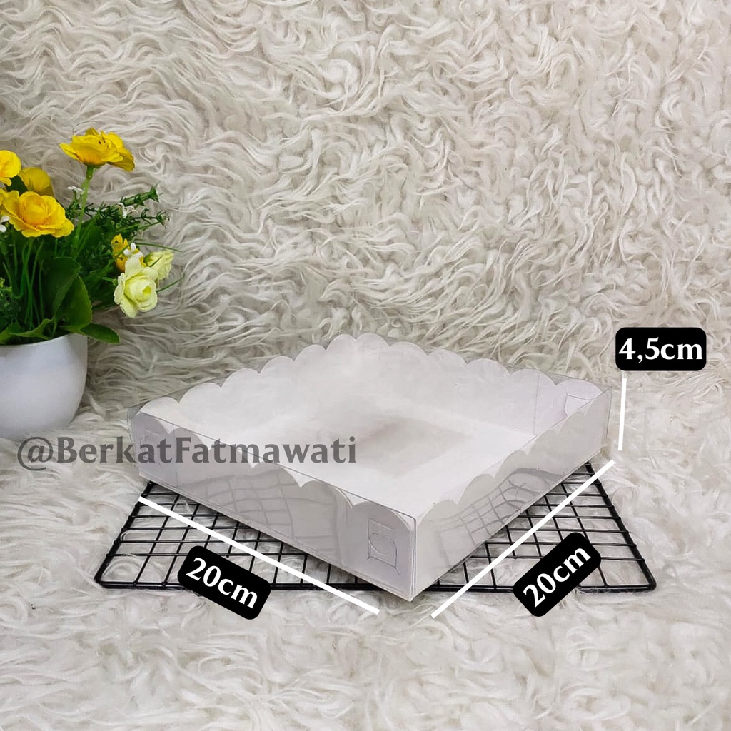 

BOX MIKA PUTIH / DUS MIKA WHITE UK.20X20X4,5 CM / BOX CAKE COOKIES / PCS