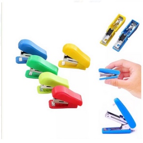 

staples mini stapler ukuran kecil unik lucu bonus isi praktis