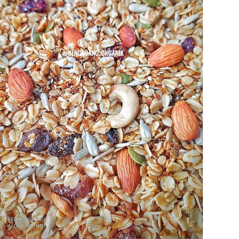 

✰ SUPER GRANOLA 1KG (Vanilla Flavour & 14 MIX) - Rolled Oat, Almond, Cranberry, Cashew, Pumpkin seed, Raisin, Flaxseed ۞