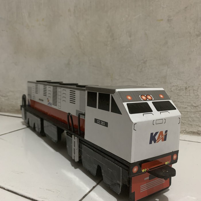 LOKOMOTIF CC203 TERLARIS