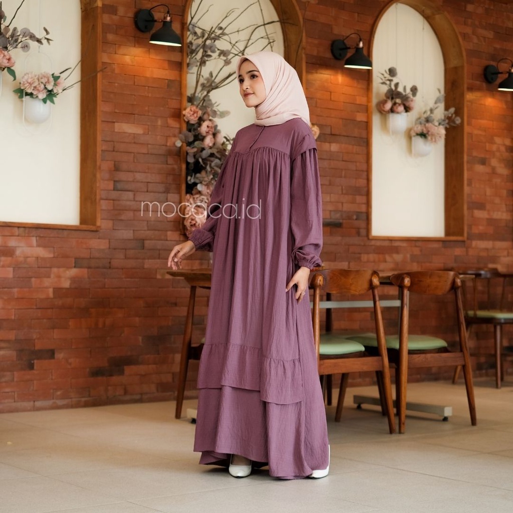 Gamis Lebaran Yumna Dress dari bahan Polo linen kancing busui friendly ada variasi remple di pundak dan rok saku lengan karet - wine ungu anggur