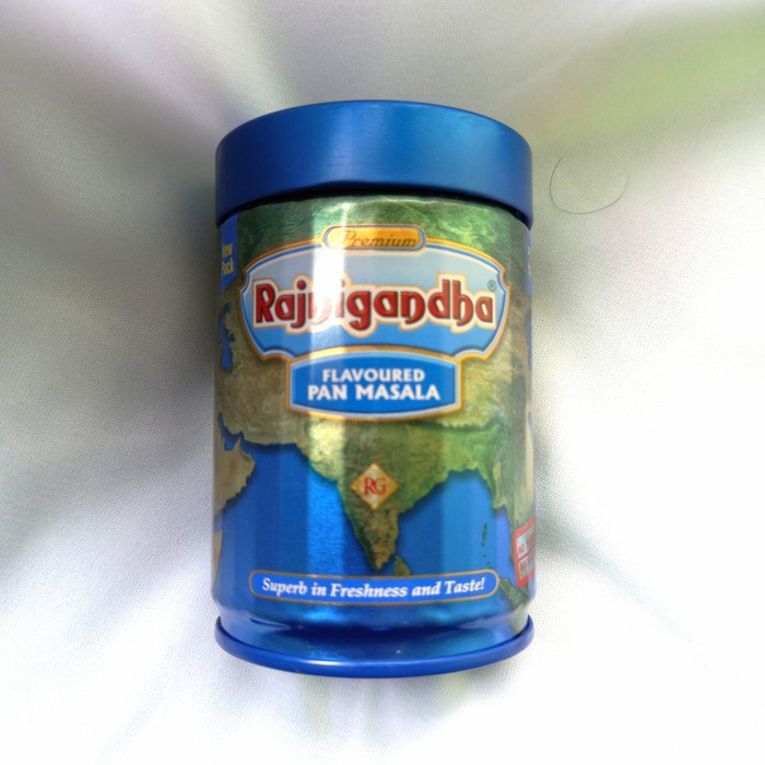 

RAJNIGANDHA PAN MASALA