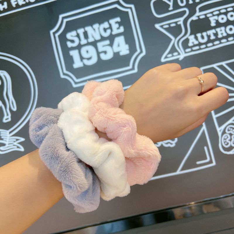 [rumahbayipdg] IKAT RAMBUT SCRUNCHIE BULU KOREA IMPORT / KUNCIRAN RAMBUT SCRUNCHIE