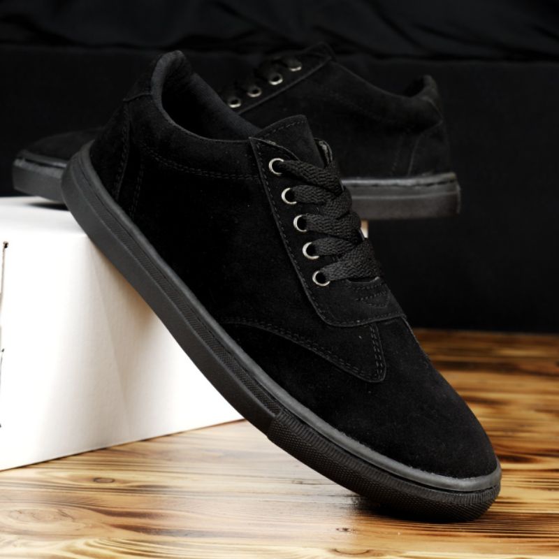 WOLF x STELLAR Sepatu Pria Sneakers Pria Trendi Kekinian Style Casual &amp; Modis Sneakers Hangout Fashionable