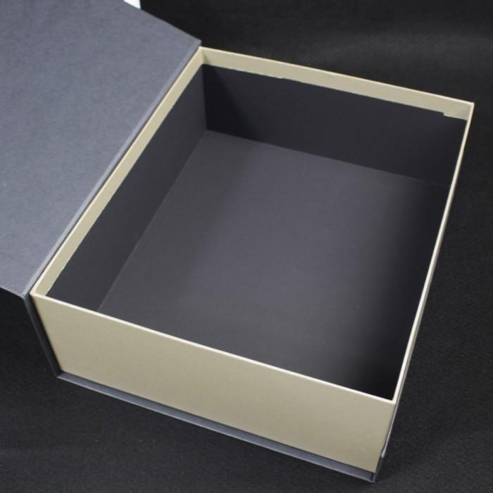 

Box Hamper - Hardbox - Kotak Souvenir - Ukuran 30 Cm X 25 Cm X 10 Cm 027