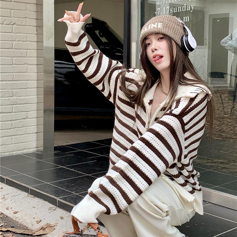 Red Gaya Korea Kerah Bergaris Lengan Panjang Sweater Wanita Musim Gugur dan Musim Dingin Desain Lembut Rasa Niche Ritsleting Rajutan Cardigan top Coat