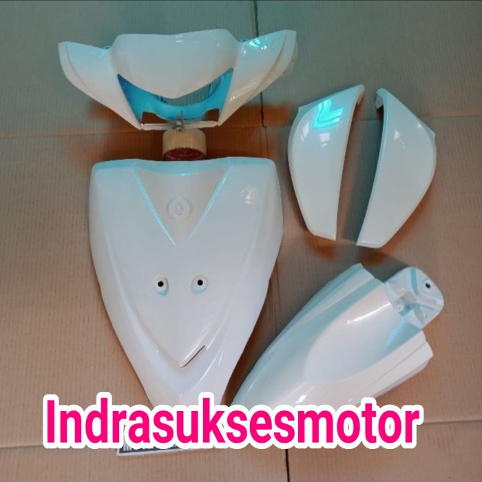 cover body bagian depan motor mio j warna putih