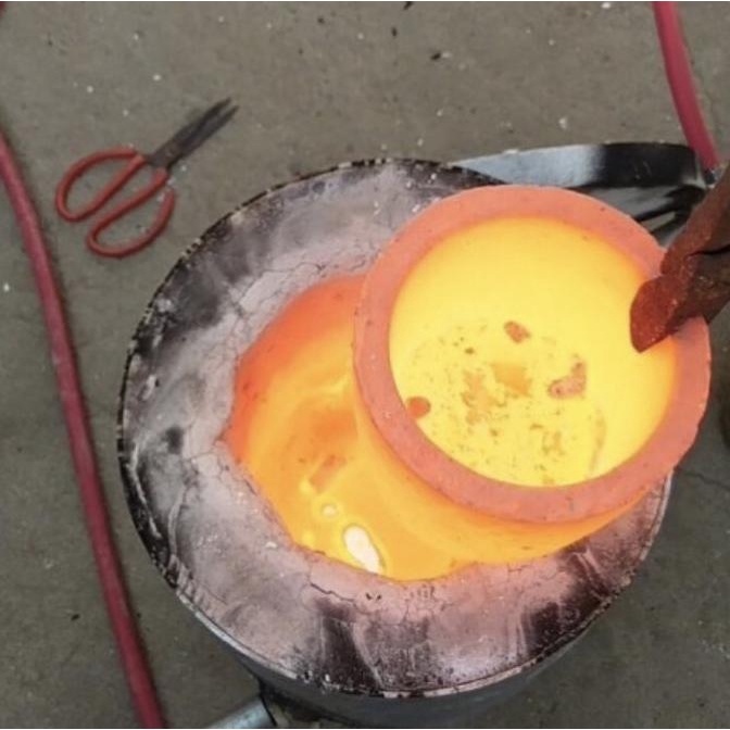 Crucible grafid tungku kowi untuk lebur tembaga kuningan 2 kg wmf01