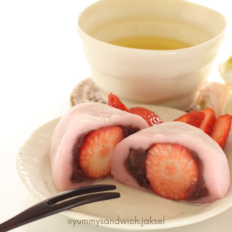 ICHIGO DAIFUKU, MOCHI STRAWBERRY BY Yummysandwich.jaksel
