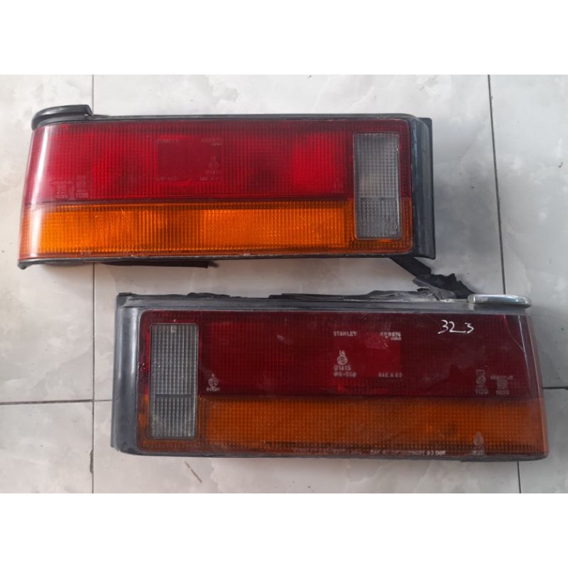 stoplamp / lampu belakang  mazda 323 86