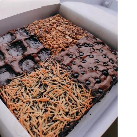 

℮ Big Size - Four Topings Fudgy Brownies ♀