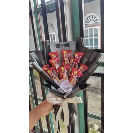 

buket snack/snack bouquet/buket makanan/hadiah wisuda /kado ulangtahun/ kado wisuda/snack/buket/kado lucu