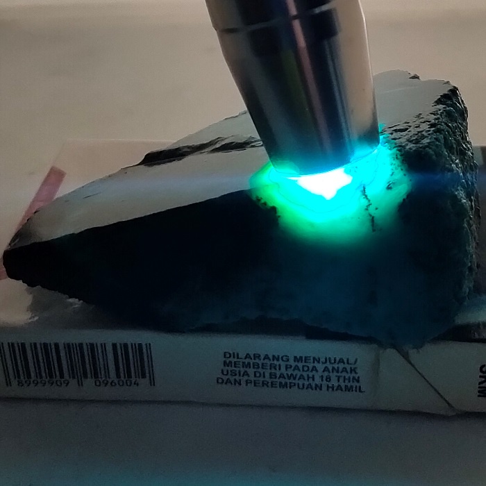 bahan batu bacan doko natural,. batu yang dikirim sesuai foto,. Kode128