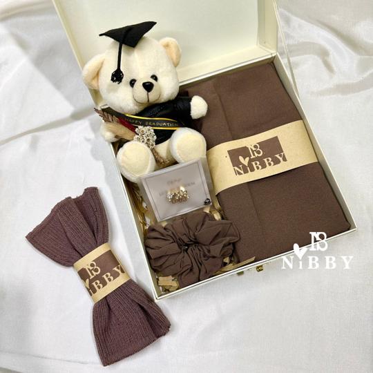 GRADVEIL Hampers Wisuda Sidang Graduation Boneka Kado Pashmina Bros Toga Scrunchie Ciput Premium Hadiah Hardbox