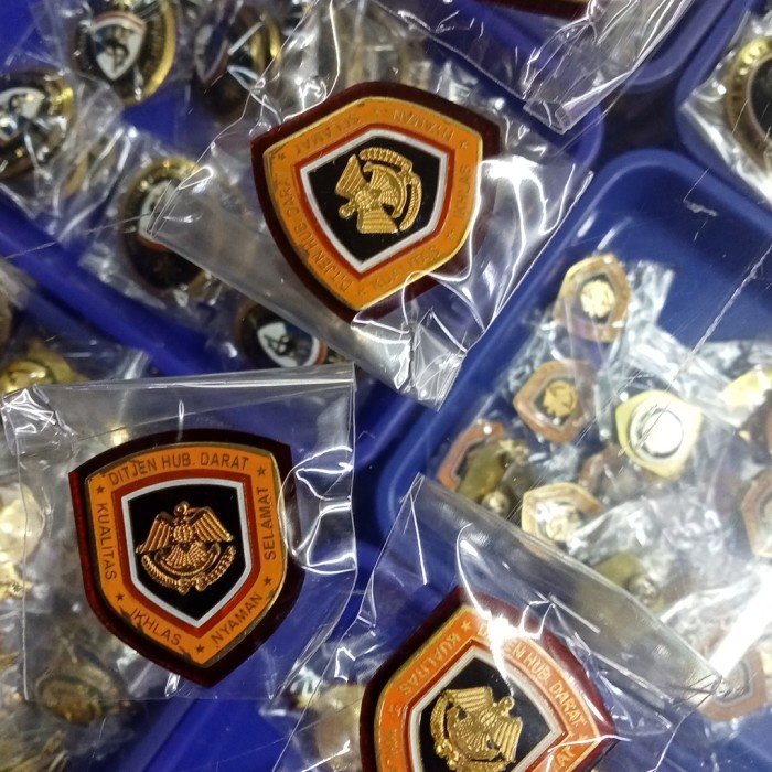 

Books Pin Hubdat Pake Mika