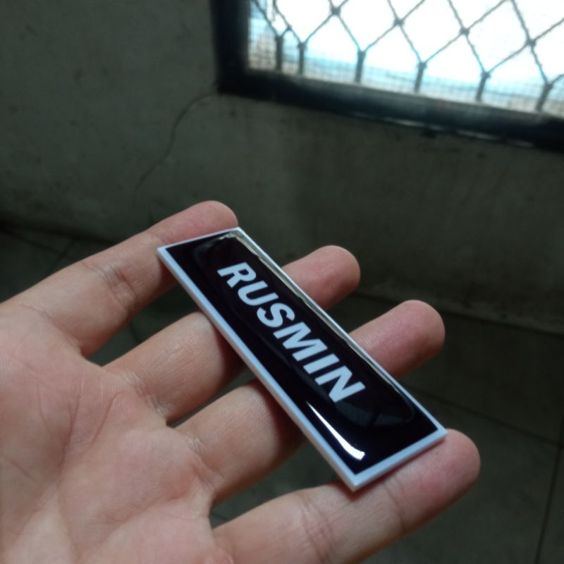 

NAME TAG NAMA DADA LAPIS RESIN BAHAN AKRILIK DAN KUNINGAN