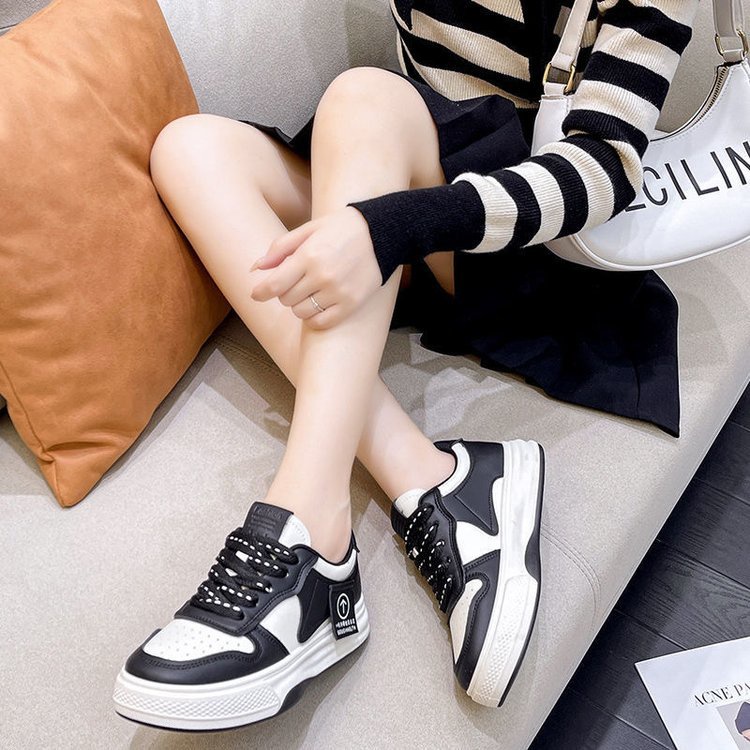 [ Import Design ] Sepatu Sneakers Wanita Import Premium Quality ID200