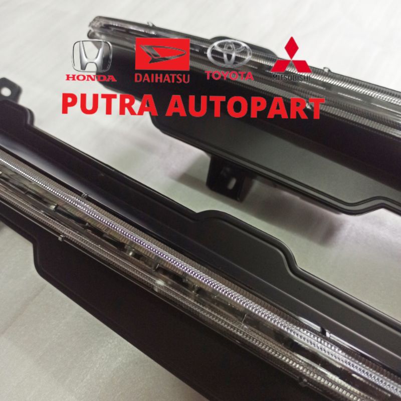 lampu sein drl  innova zenix 2022up original toyota