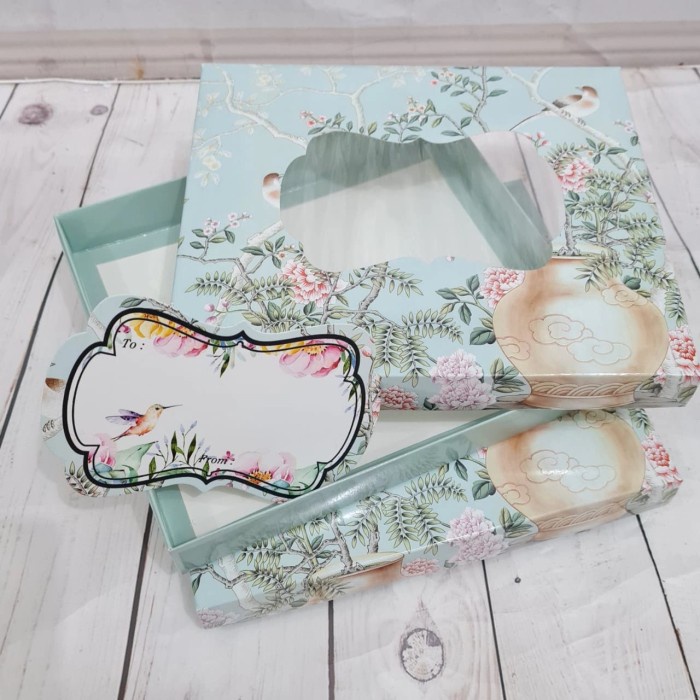 Dus mika sekat nastar lapis legit brownies