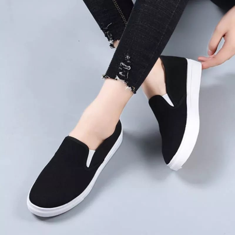 Sepatu Slip On Pria Wanita Full White Polos Premium - Slop Hitam Putih - Slip On Sekolah Kuliah Kerja Santai