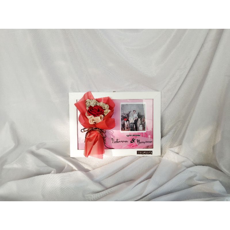

FRAME KADO UNIK DAN BUKET BUNGA MINI