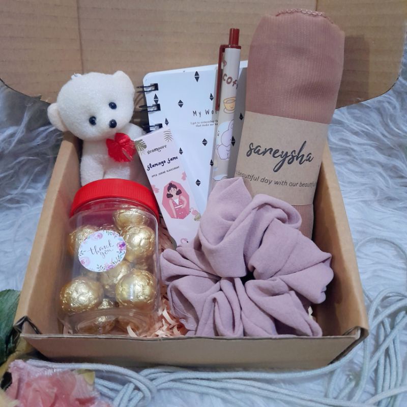 Kado Cewek Murah / Hampers Ulang Tahun / Hadiah Ulang Tahun Anak Cewek Sahabat / Kado Wisuda Graduation Anniversary Gift Box