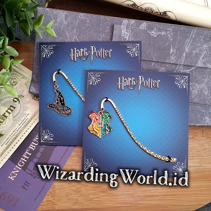 

Terlaris Bookmark Pembatas Buku Harry Potter Hogwarts Wizard In Training Metal