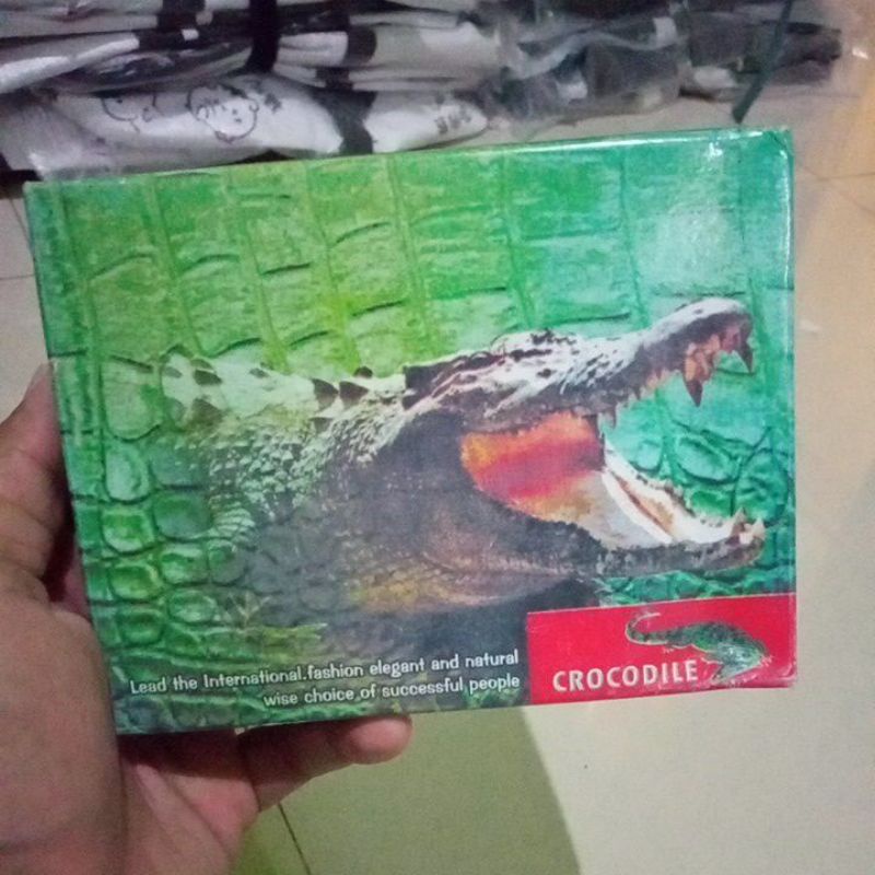 dompet pria emboss croco boss